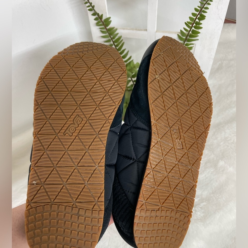 Teva Women's Black and Purple Quilted Slippers - Picture 2 of 4